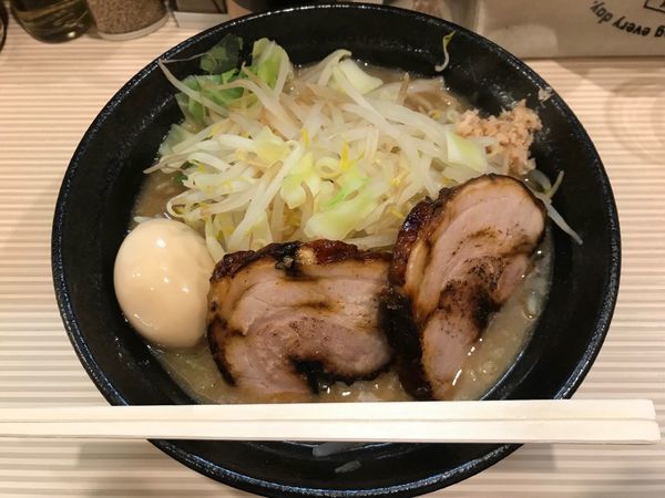 「味玉付きニボ五郎・カツオ7号（野菜マシ）」@ラーメン ポール亭の写真