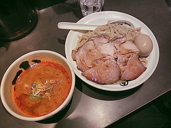 「赤濃厚相傳つけ麺」@麺屋武蔵 武骨相傳の写真