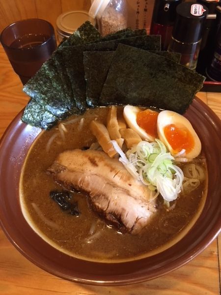 「究極のにぼし味噌らーめん　850円　味玉＆のりサービス」@究極のにぼし味噌らーめん 人間ばんざいの写真