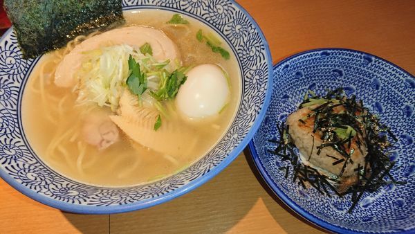 「味玉淡麗鶏そば+焼おにぎり」@麺匠 清兵衛の写真