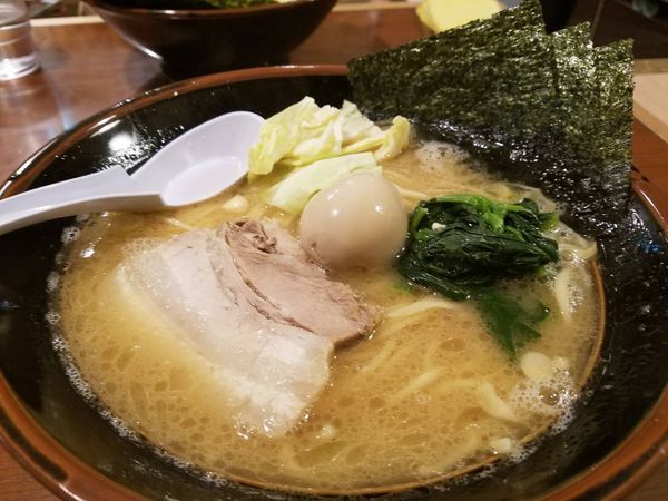 「豚骨醤油ラーメン」@自家製麺 らあめん 寸八の写真