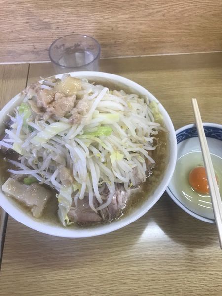 「大ラーメン豚入¥950(ヤサイマシ、アブラマシ)生卵¥50」@ラーメン二郎 栃木街道店の写真