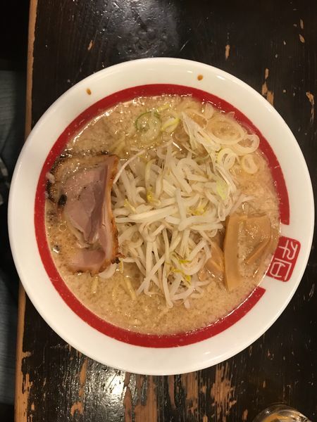 「らーめん 680円・中盛り 100円」@千石自慢ラーメン 西巣鴨店の写真