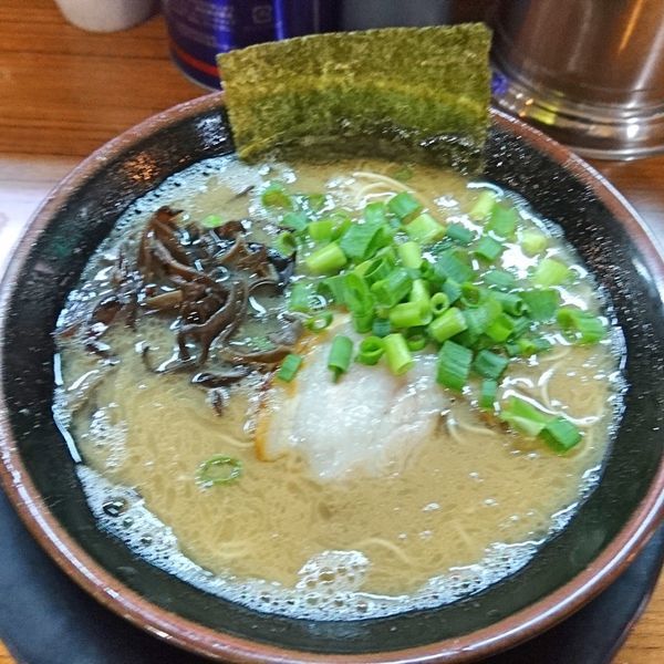 「ラーメン750※ハリガネ　替玉100※バリカタ」@博多長浜らーめん ぼたんの写真
