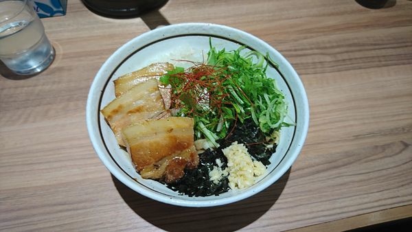 「とろ肉まぜそば950」@麺屋 はるか 成増店の写真