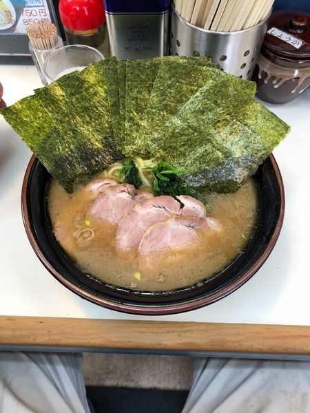 「ラーメン中  チャーシュー  海苔  味濃いめ  麺硬め  油多」@甲子家の写真