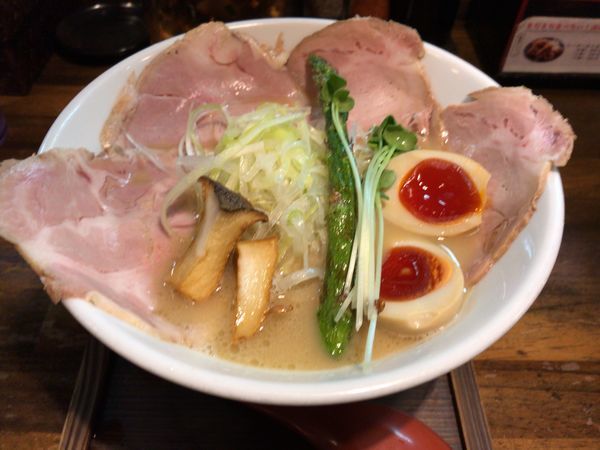 「鶏極濃(味玉＆チャーシュープラス)」@麺69チキンヒーローの写真