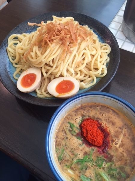 「旨辛つけそば（大・2辛）　880円　クーポン味玉付き」@つけそば 麺彩房 五反田店の写真