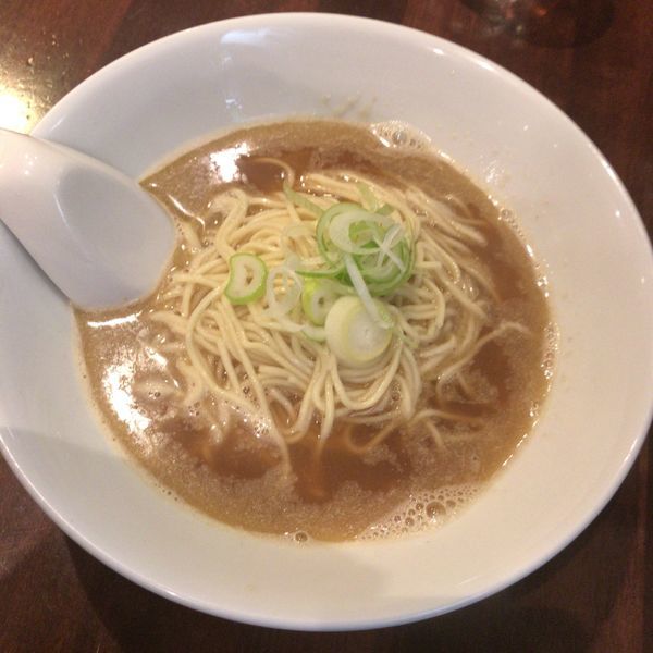 「素ラーメン（ねぎだけ）600円」@自家製麺 伊藤 銀座店の写真