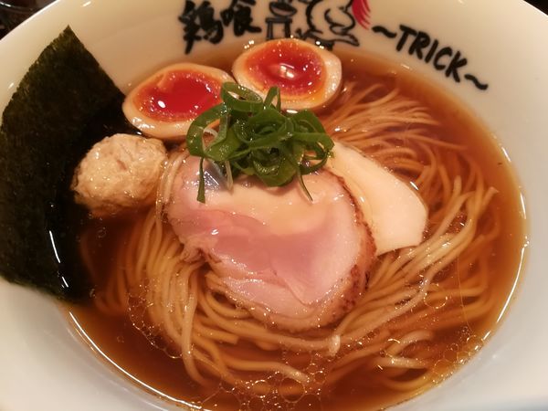 「味玉鶏の醤油ラーメン」@鶏喰～TRICK～の写真