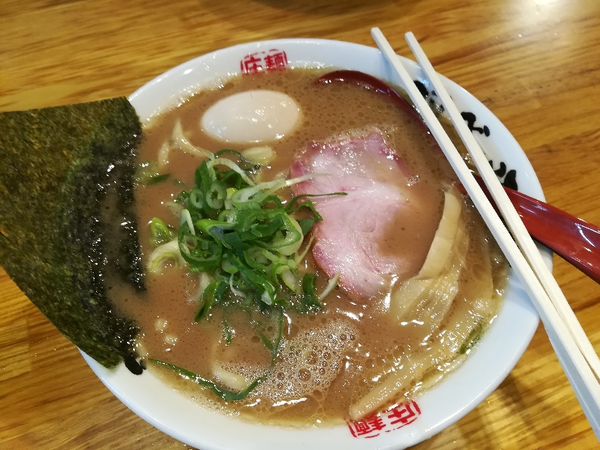 「とんこつ醤油」@麺屋 庄太 六浦本店の写真