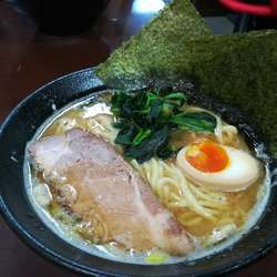 醤油とんこつラーメン