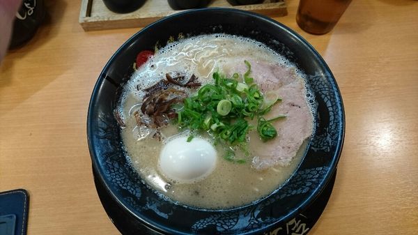 「味たまごラーメン　＠８００円」@博多一幸舎 池袋東口店の写真