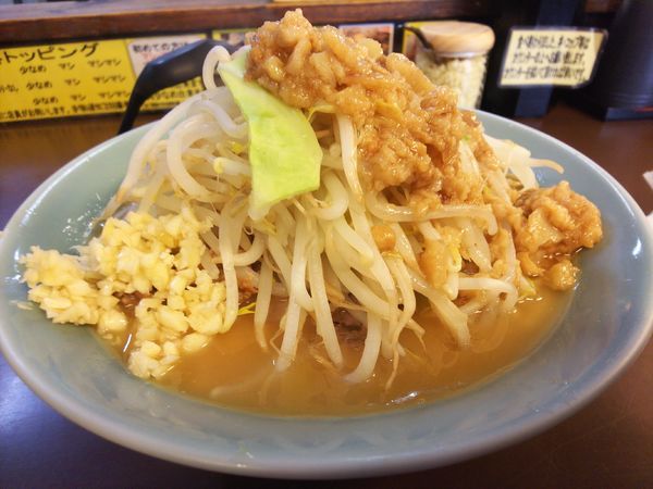 「中ラーメン、野菜半分、(アブラ、ニンニク）」@立川マシマシ秘密工場の写真