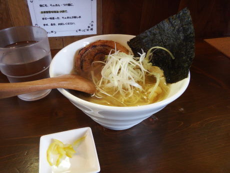 「各種半らぁめん（アゴだしらぁめん（塩））」@らあめん一路の写真