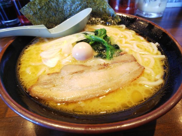 「醤油ら～めん」@麺屋TAKUMI 加須店の写真