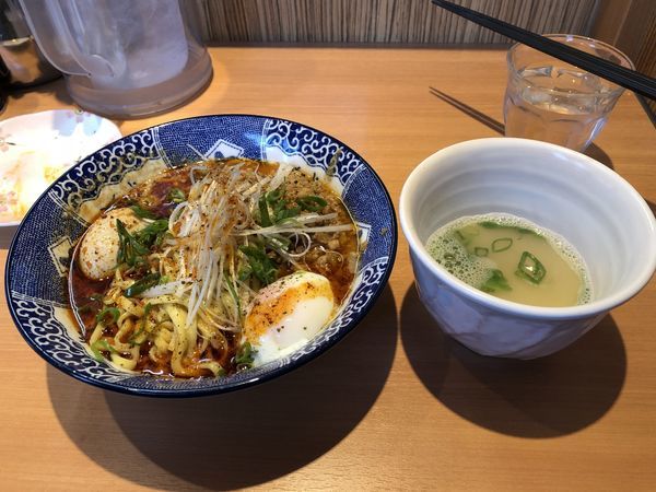 「汁なし坦々麺（温玉）+味玉+ビール」@中華そば 虎桜の写真