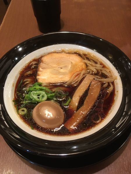 「大阪ブラック（太麺）＋味玉」@金久右衛門 南港ATC店の写真