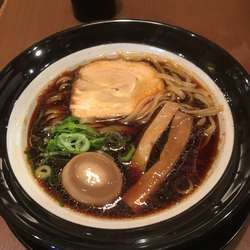 大阪ブラック（太麺）＋味玉