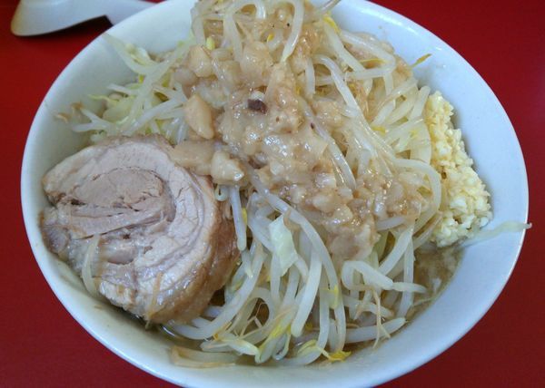 「ラーメン（豚2枚）ニンニクアブラ　700円」@らーめん 武丸の写真