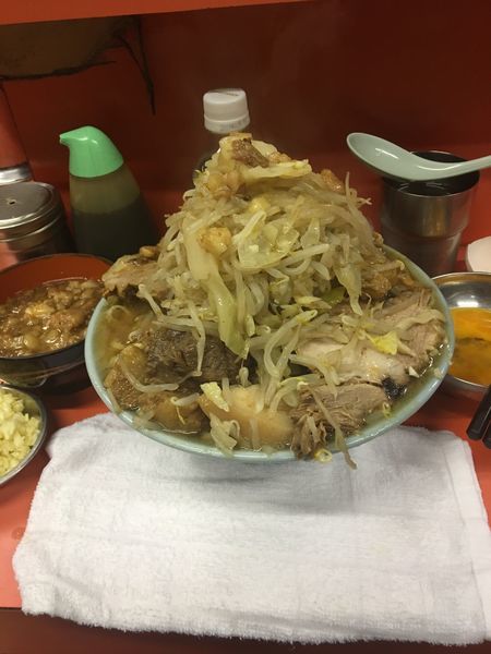 「国産豚麺、生卵、別皿アブラ」@ラーメン富士丸 神谷本店の写真
