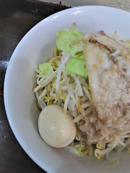 「つゆなし（ニンニク抜き）￥680＋味玉（1Fサービス）￥0」@新潟発祥 なおじ 御茶ノ水店の写真