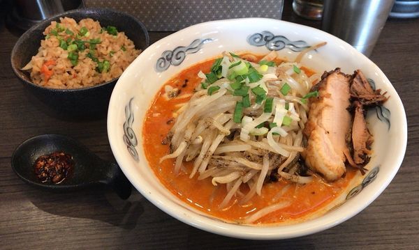 「炒めもやしラーメン＋炊き込みごはん(880円＋120円)」@四川味噌ラーメン Z軒の写真