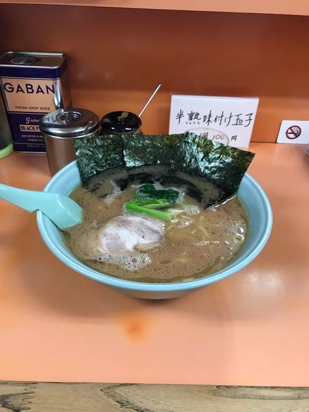 「中盛りラーメン かため」@梅浜亭の写真