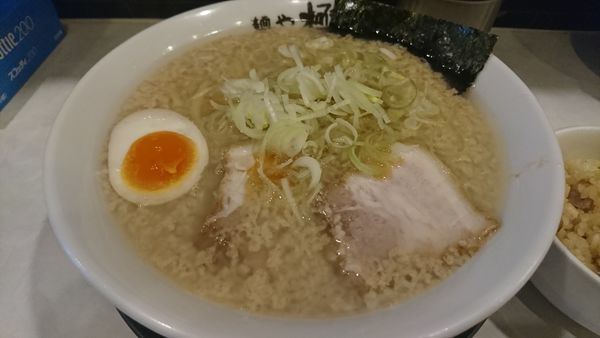 「豚骨醤油」@麺や 極の写真