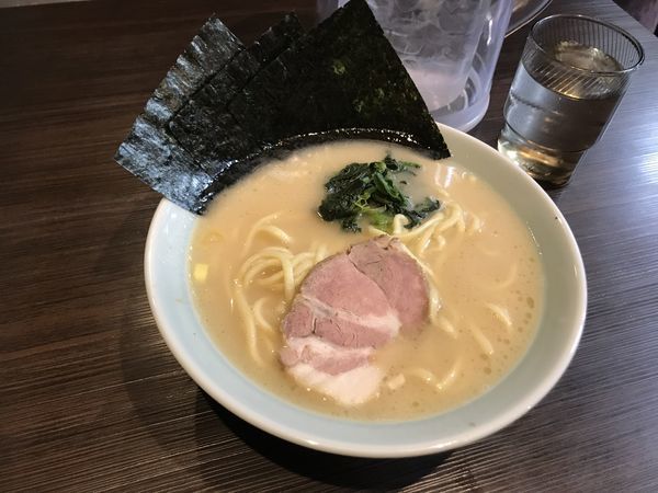 「ラーメン　硬・薄・少」@雷家の写真