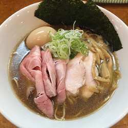 特製茜鶏と三種の煮干そば