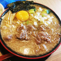 スタミナ中華ソバ生玉子入り