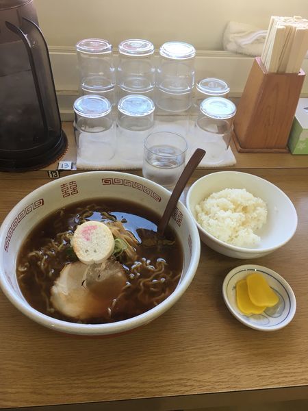 「醤油ラーメン 小ライス」@ラーメン白熊の写真