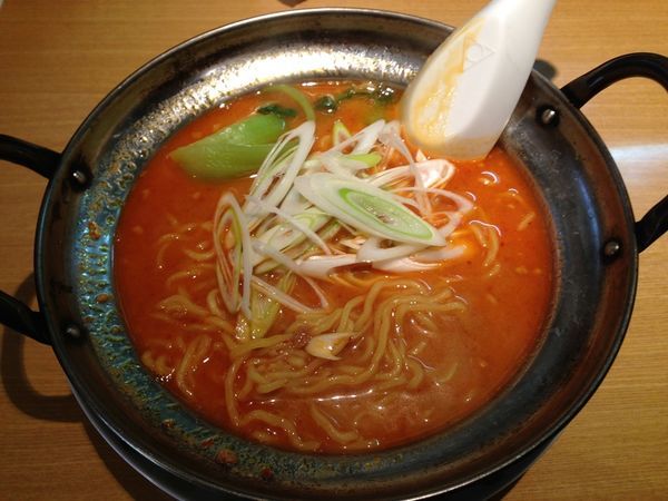 「担々麺」@もつ焼 けん房の写真