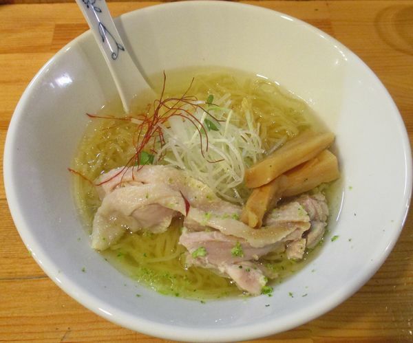 「鶏塩らぁめん　800円」@新宿四葉の写真