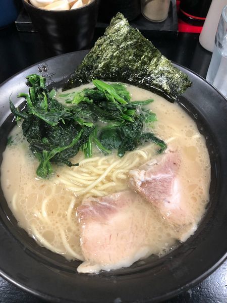 「ラーメン並ほうれん草増し、硬め濃いめ」@こうみ家の写真