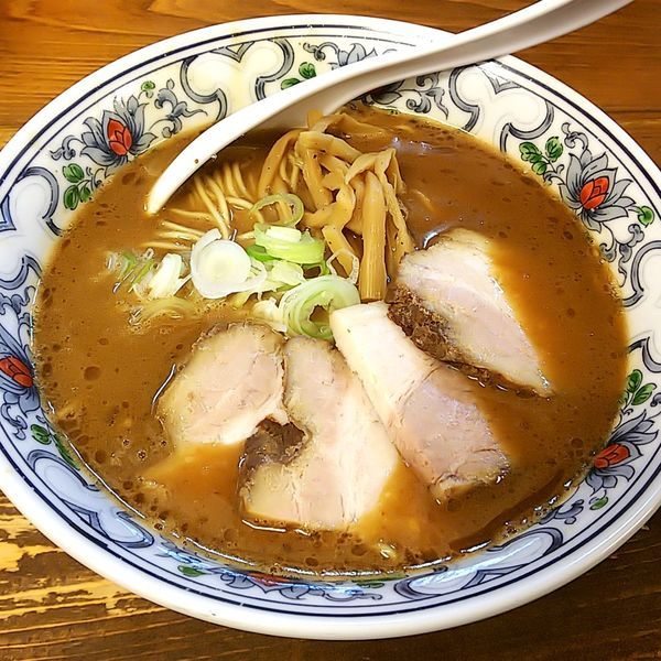 「【限定】スーパー醤油豚骨ラーメン（ごはん・肉増し・生卵）」@くじら食堂の写真