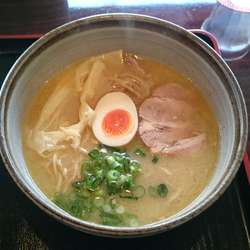 鶏骨ラーメン(全粒粉麺の細麺)780円