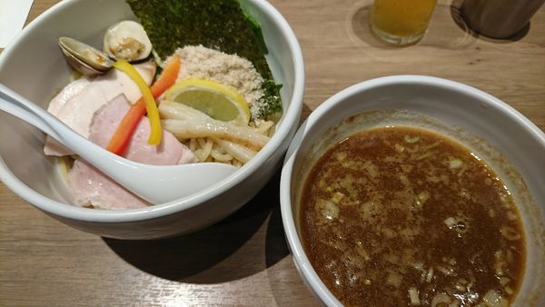 「鶏と蛤の濃厚つけ麺(880円)」@むぎとオリーブ さいたま新都心店の写真