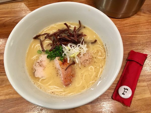 「博多水炊きらーめん」@博多水炊きらーめん うかんむりの写真