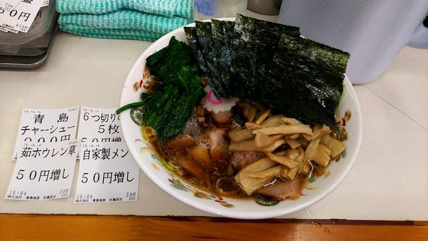 「チャーシュー麺硬め+ホウレン+のりメンマ」@青島食堂 秋葉原店の写真