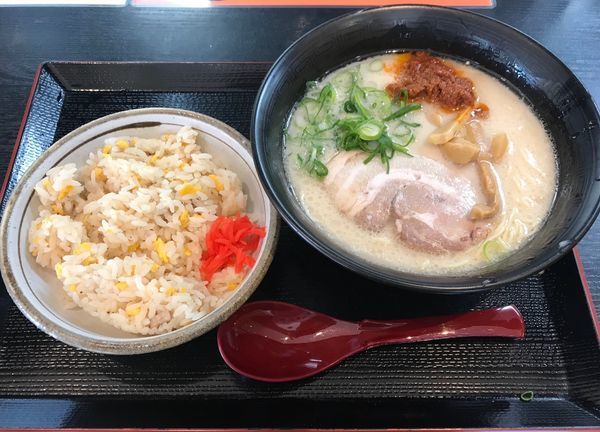 「赤てんがらラーメン+チャーハンセット 940円」@てんがらラーメン 小牧店の写真