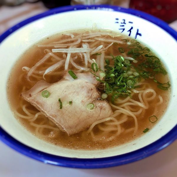 「ラーメン(鶏ガラスープ。370)」@ニューライトの写真