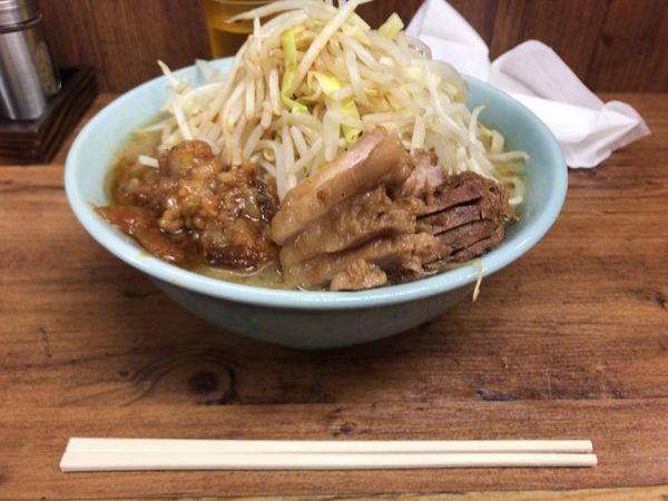 「ブタ入りラーメン 800円 ヤサイアブラカラメ」@ラーメン二郎 池袋東口店の写真