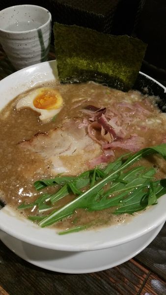 「濃厚魚介とんこつラーメン」@どでかっちゃん 木更津店の写真