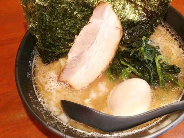「醤油豚骨味玉＋玉葱＋海苔」@横浜家系らーめん 極楽家の写真