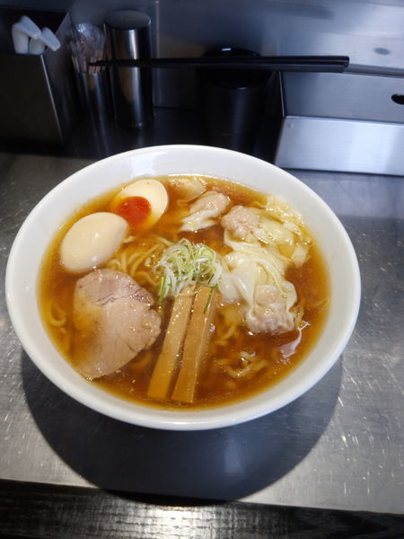 「ワンタン麺大盛り」@自家製麺 らあめん吟の写真