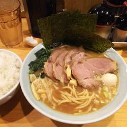 豚骨醤油(並)+ﾁｬｰｼｭｰ&ﾗｲｽ