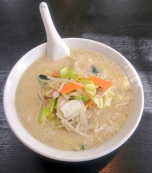 「野菜たっぷり豆乳タンメン　850円」@ラーメン香華の写真