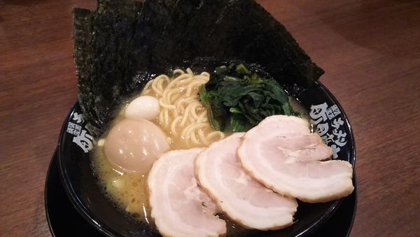 「豚骨醤油ラーメンMax￥900」@町田商店 成瀬店の写真
